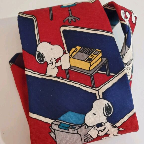 Peanuts Snoopy "Is it Friday Yet?" silk neck tie office desk work - Picture 2 of 5